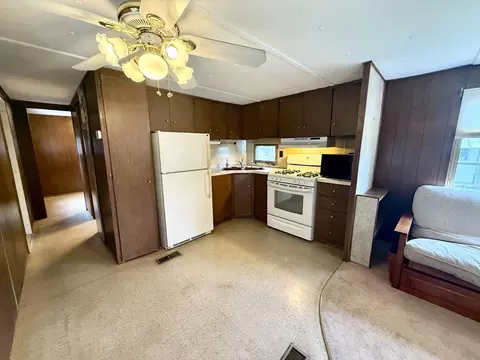 38 Lark Dr, Chicopee, MA 01020 photo 4