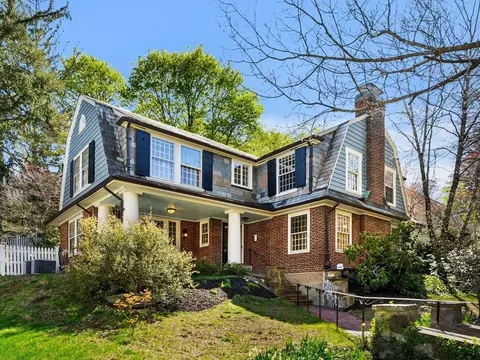 292 Pond St, Jamaica Plain, MA 02130