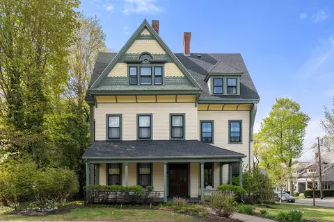 49 Grove St #2, Auburndale, MA 02466