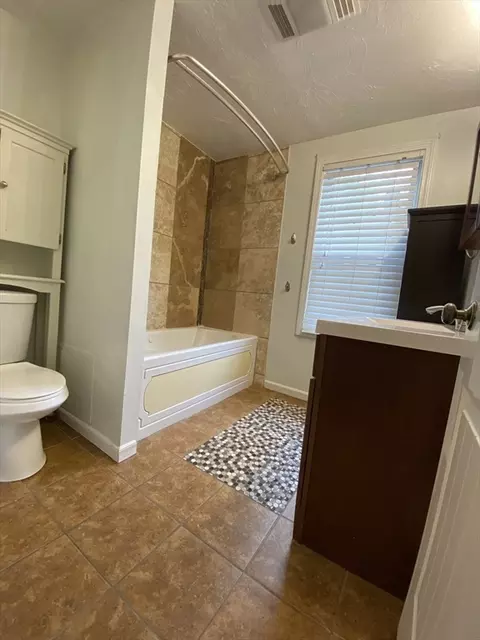 Bath - 14 Saint Elmo Rd, Worcester, MA 01602 photo 1 of 1