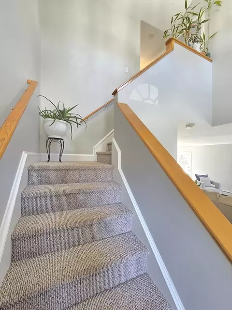 Entry Way - 27 Middlesex Ave, Worcester, MA 01604 photo 2 of 4
