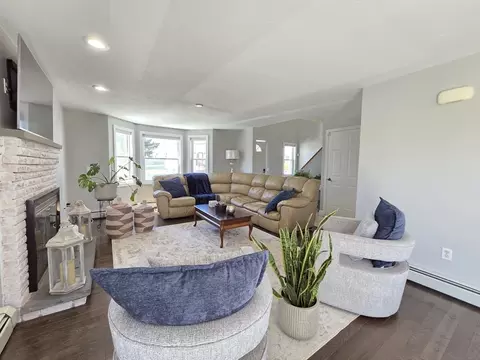 Living - 27 Middlesex Ave, Worcester, MA 01604 photo 1 of 4