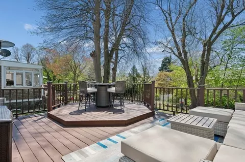 Exterior - 223 Beverly Rd, Worcester, MA 01605 photo 9 of 14