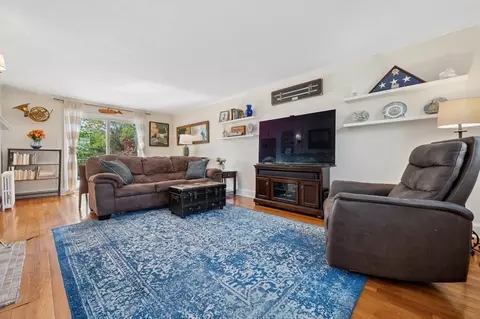Living - 223 Beverly Rd, Worcester, MA 01605 photo 3 of 4
