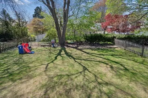Exterior - 223 Beverly Rd, Worcester, MA 01605 photo 11 of 14