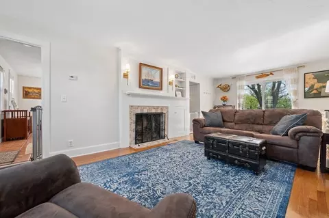 Living - 223 Beverly Rd, Worcester, MA 01605 photo 1 of 4
