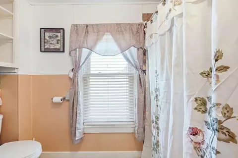 Bath - 95 Cedar St, Framingham, MA 01702 photo 5 of 5