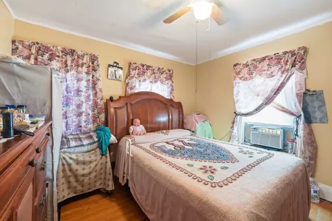Bedroom - 95 Cedar St, Framingham, MA 01702 photo 8 of 9