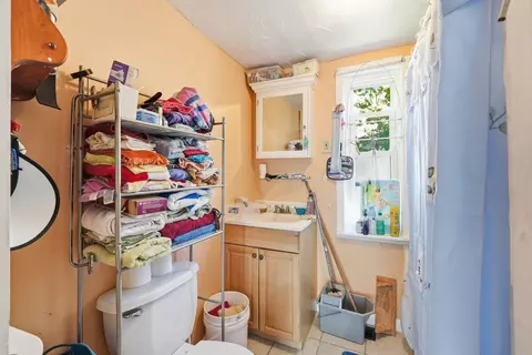 Bath - 95 Cedar St, Framingham, MA 01702 photo 3 of 5