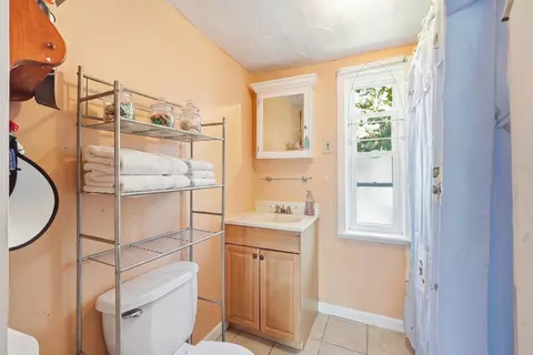 Bath - 95 Cedar St, Framingham, MA 01702 photo 2 of 5