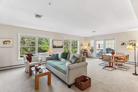 34 Meetinghouse Ln #207, Stow, MA 01775