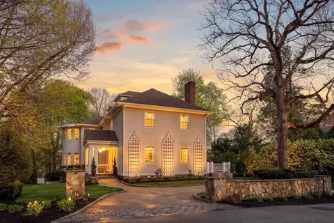 10 Rangeley Rd, Winchester, MA 01890