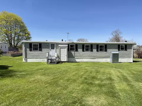 36 Lawrence Ct, Tiverton, RI 02878