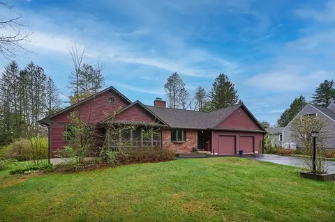 37 Harris St, Amherst, MA 01002