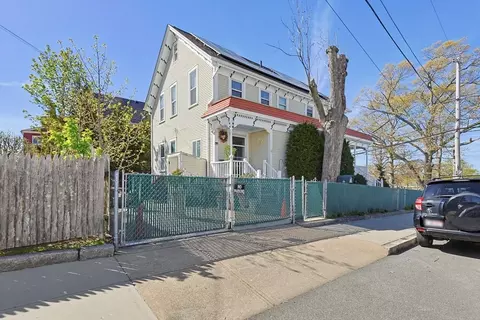 391 Middle St, Fall River, MA 02724 photo 2