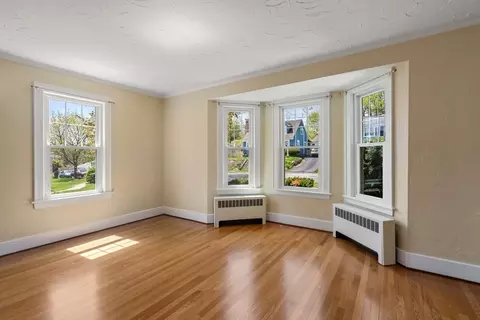 Living - 40 Chatanika Ave, Worcester, MA 01602 photo 5 of 6