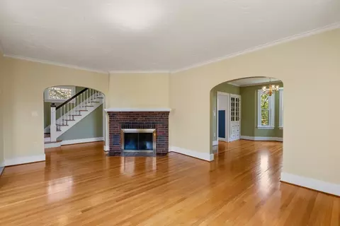 Living - 40 Chatanika Ave, Worcester, MA 01602 photo 3 of 6