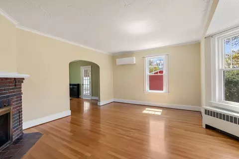 Living - 40 Chatanika Ave, Worcester, MA 01602 photo 4 of 6