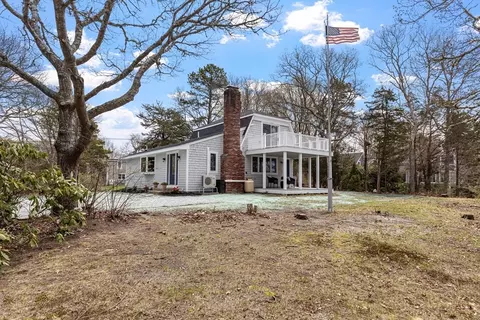 5 Bell Rd Ext, Bourne, MA 02532