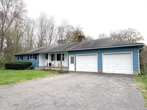 135 Pelham Rd, Amherst, MA 01002