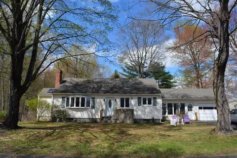 18 Highland Park Dr, West Springfield, MA 01089