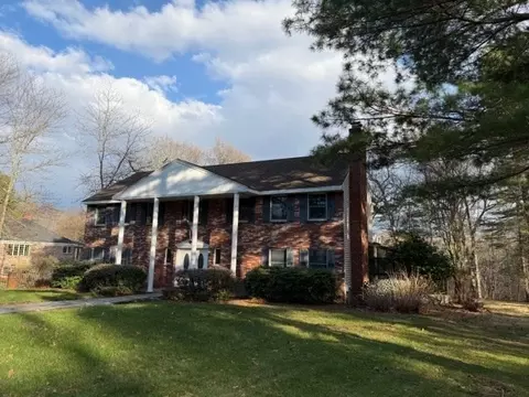 10 Crestwood Rd, North Reading, MA 01864