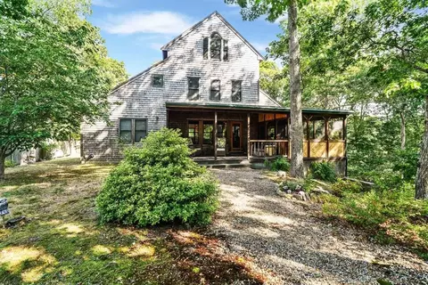 159 Lake St, Tisbury, MA 02568