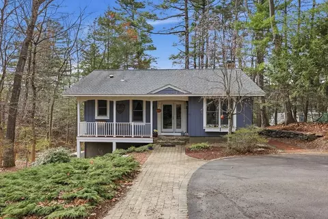 104 S Shore Dr, Sturbridge, MA 01566