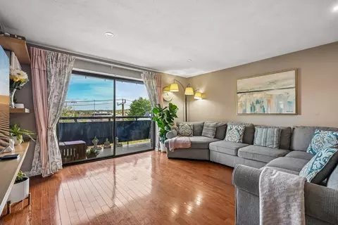 32 Whites Ave #D43, Watertown, MA 02472