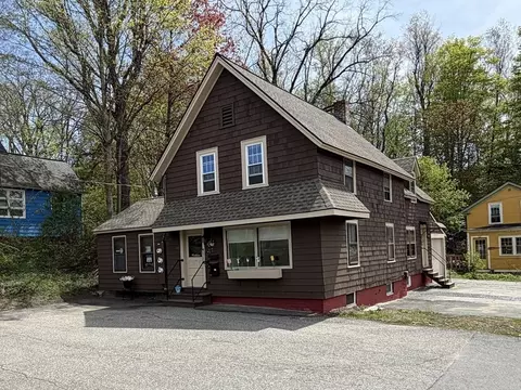 30 Mohawk Trl, Greenfield, MA 01301