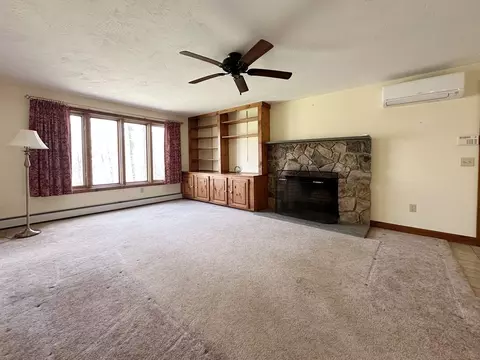 Living - 399 Central Tpke, Sutton, MA 01590 photo 2 of 7