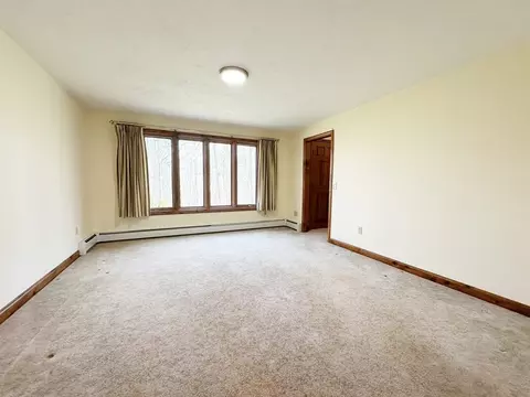 Living - 399 Central Tpke, Sutton, MA 01590 photo 4 of 7