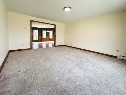 Living - 399 Central Tpke, Sutton, MA 01590 photo 5 of 7