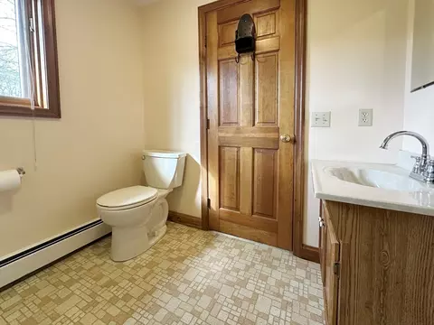 Bath - 399 Central Tpke, Sutton, MA 01590 photo 1 of 5