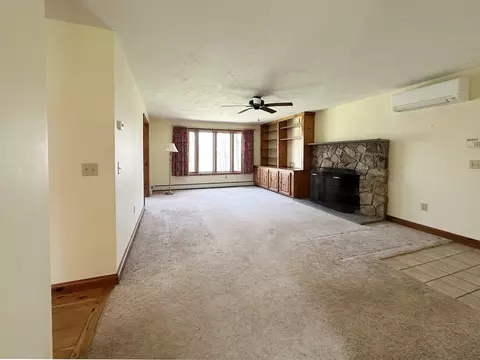 Living - 399 Central Tpke, Sutton, MA 01590 photo 3 of 7