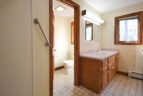 Bath - 399 Central Tpke, Sutton, MA 01590 photo 3 of 5