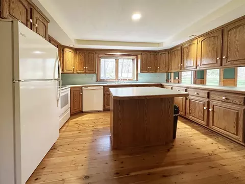 Kitchen - 399 Central Tpke, Sutton, MA 01590 photo 1 of 2
