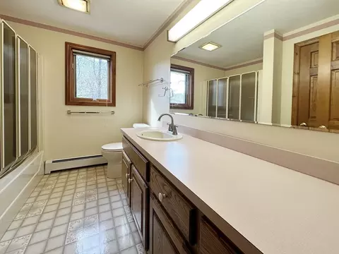 Bath - 399 Central Tpke, Sutton, MA 01590 photo 4 of 5