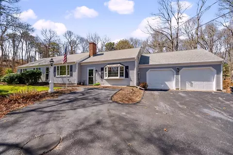 113 Captain Jacs Rd, Hyannis, MA 02601