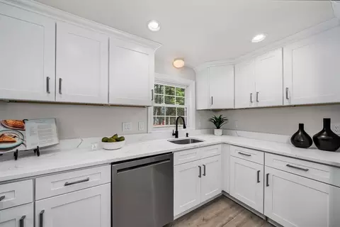 Kitchen - 42 Lawsbrook Rd, Acton, MA 01720 photo 4 of 5