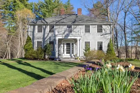 60 Cambridge Rd, Hampstead, NH 03841