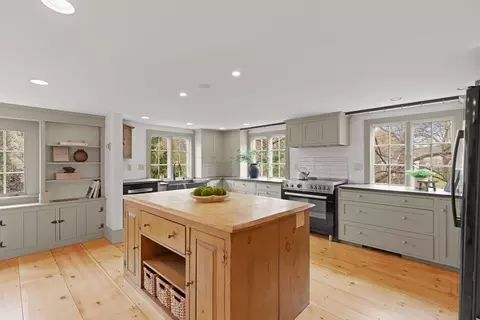 483 Franklin St, Reading, MA 01867 photo 6