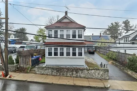 11 Oakland Ave, Methuen, MA 01844