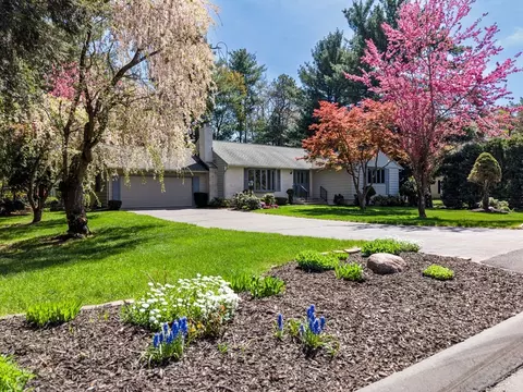 69 Cherry Ln, Longmeadow, MA 01106