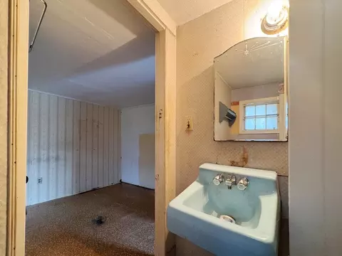 Bath - 445 Western Ave, Gloucester, MA 01930 photo 2 of 2