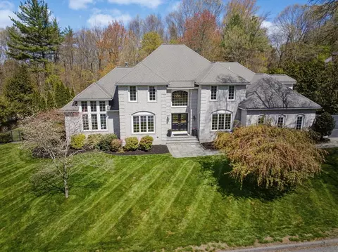 16 Stone Meadow Farm Dr, Shrewsbury, MA 01545