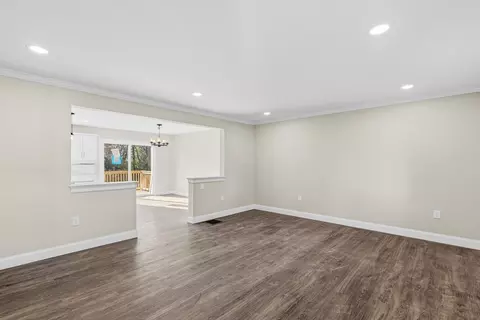 Living - 989 Bay St, Fall River, MA 02724 photo 2 of 7