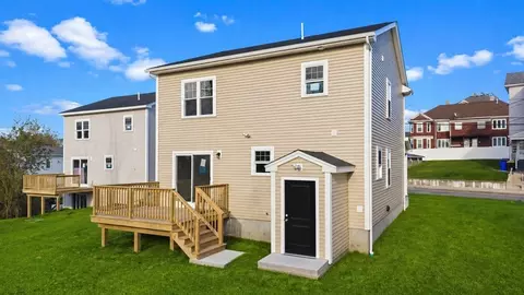 Exterior - 989 Bay St, Fall River, MA 02724 photo 3 of 6