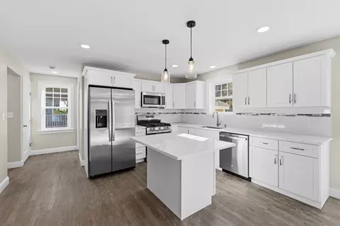 Kitchen - 989 Bay St, Fall River, MA 02724 photo 2 of 6