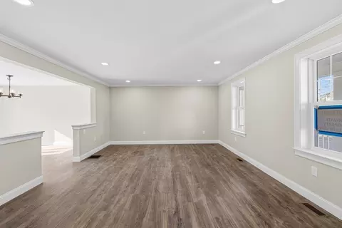 Living - 989 Bay St, Fall River, MA 02724 photo 4 of 7